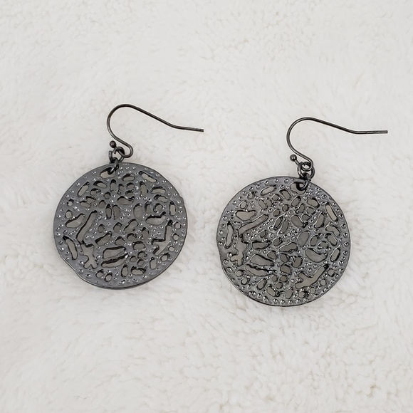 LAST ONE • Circle Filigree Earrings - Picture 7 of 7